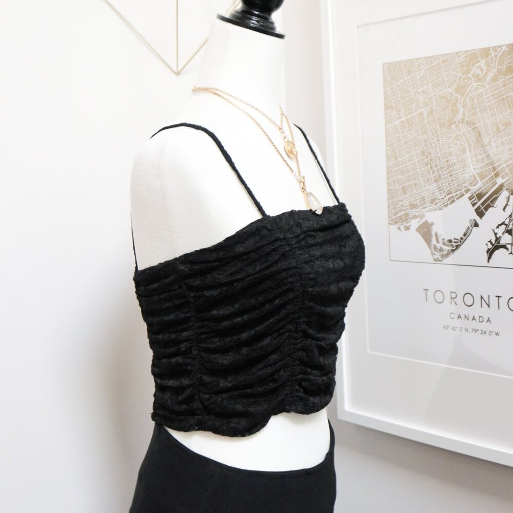 Black Ruched Cropped Tank Top 🐈‍⬛ GARAGE - Picture 4 of 7